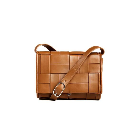 NEW THEMOIRÈ women's feronia flat weaved bag in toffee